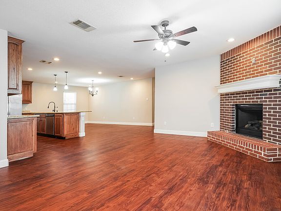 5th image of 2913 Louis St