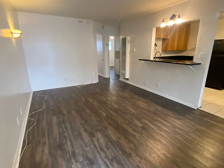 4937 Coronado Ave! Spacious 2 Bed-1 Bath Unit in OB! — Photo 4