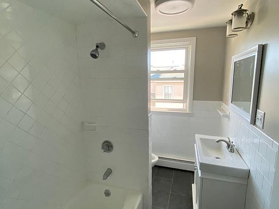 4th image of 186 Orchard St #2