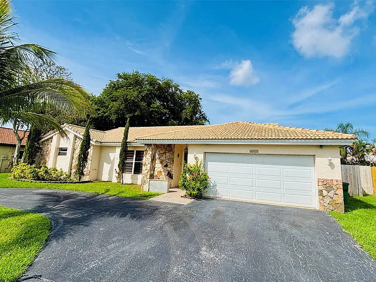 6421 Crossbow Ct — Photo 15