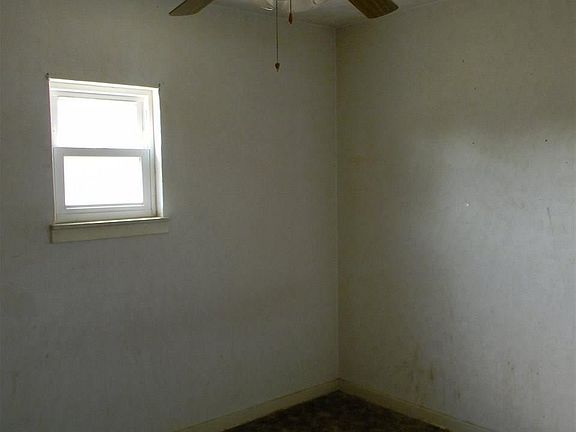 4th image of 917 Willow St
