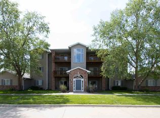 2875 Triple Crown Ln UNIT 4, Iowa City, IA 52240