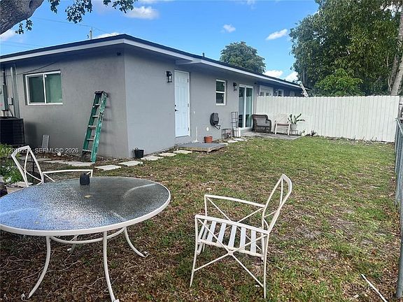 5th image of 6742 SW 18th Ct #2