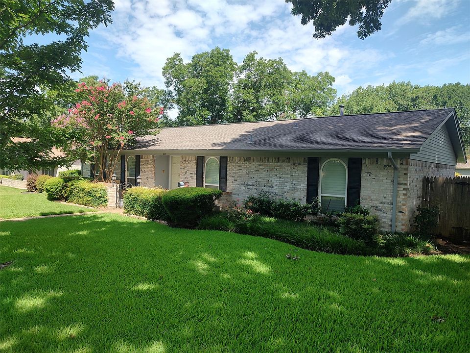 1st image of 3817 Crestpark Dr