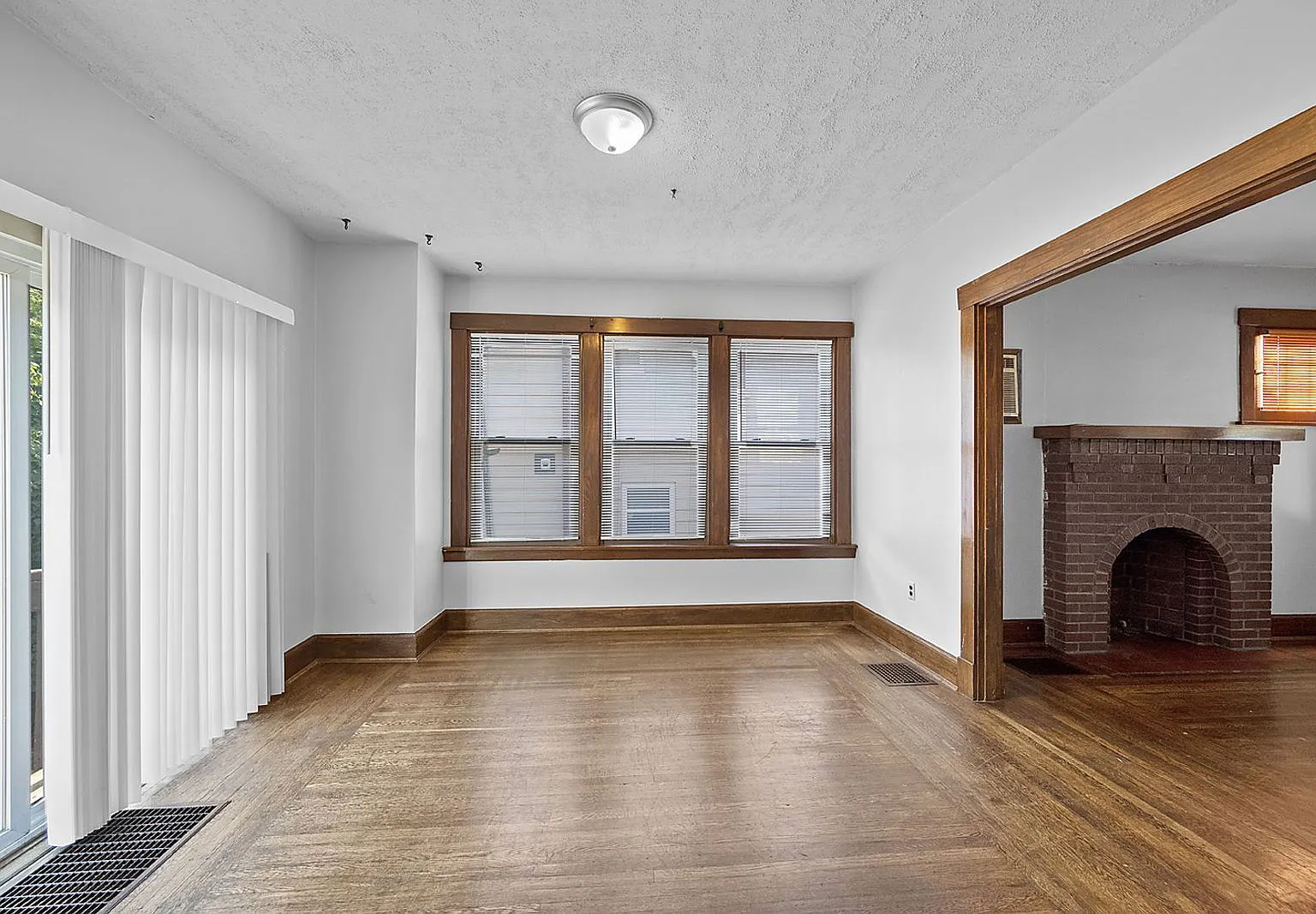 4 bed, 2.0 bath, $2,995 — Photo 4