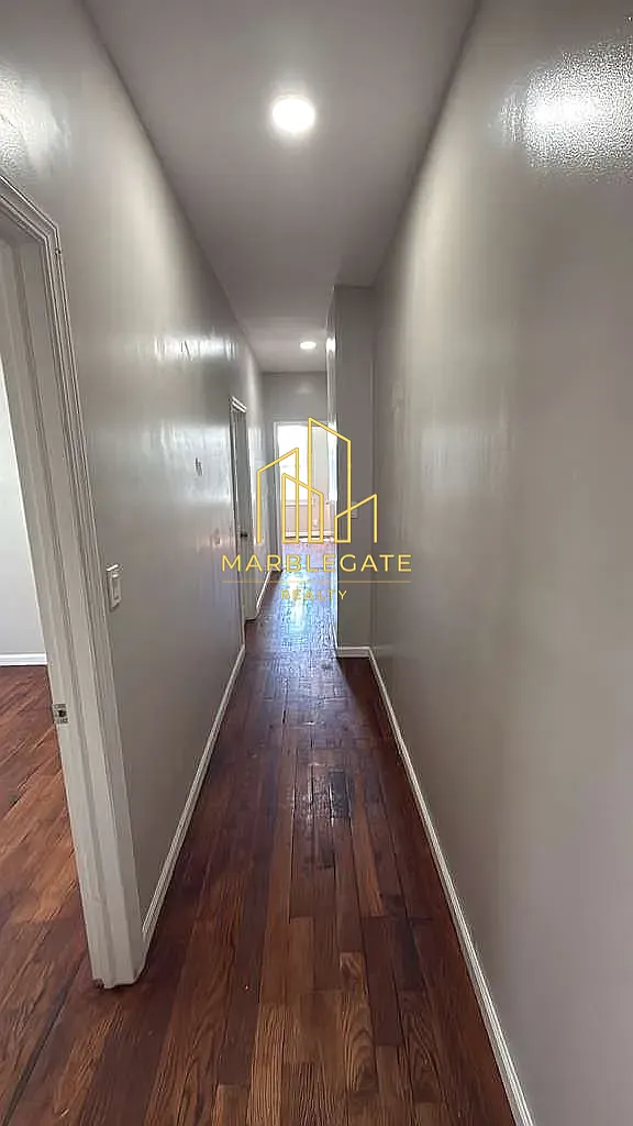3 bed, 1050 sqft, $2,200 — Photo 2