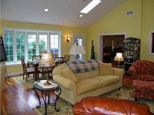 3rd image of 152 Lingay Dr