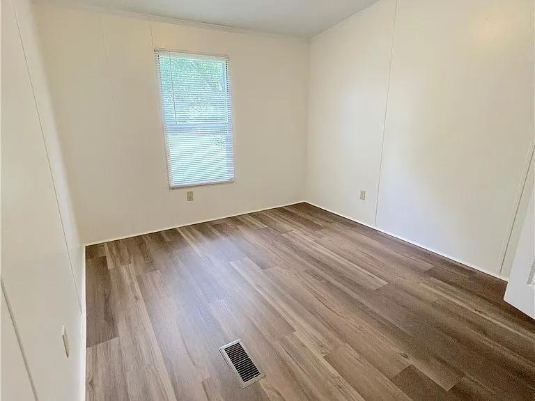 424 Washington Ln — Photo 19