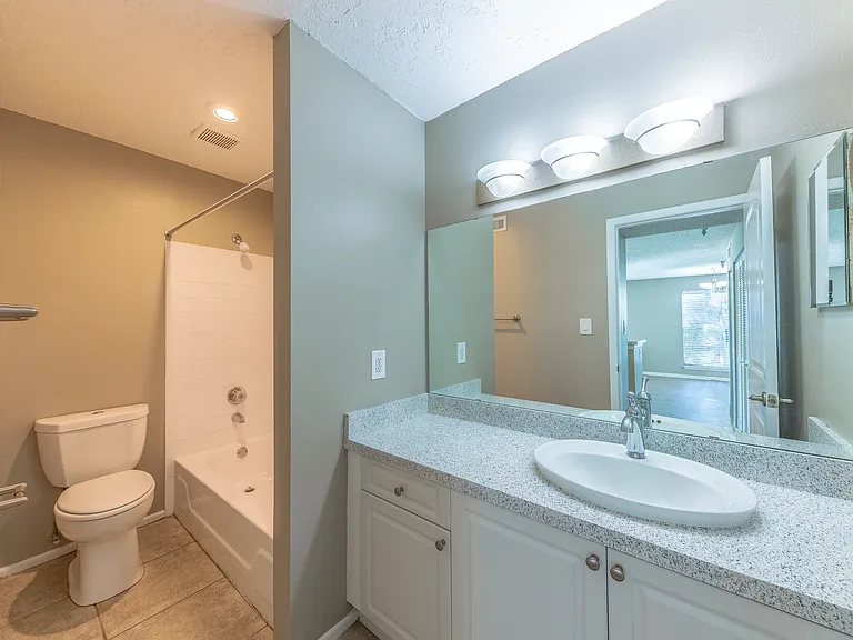 Palm Cove Apartments — Photo 23