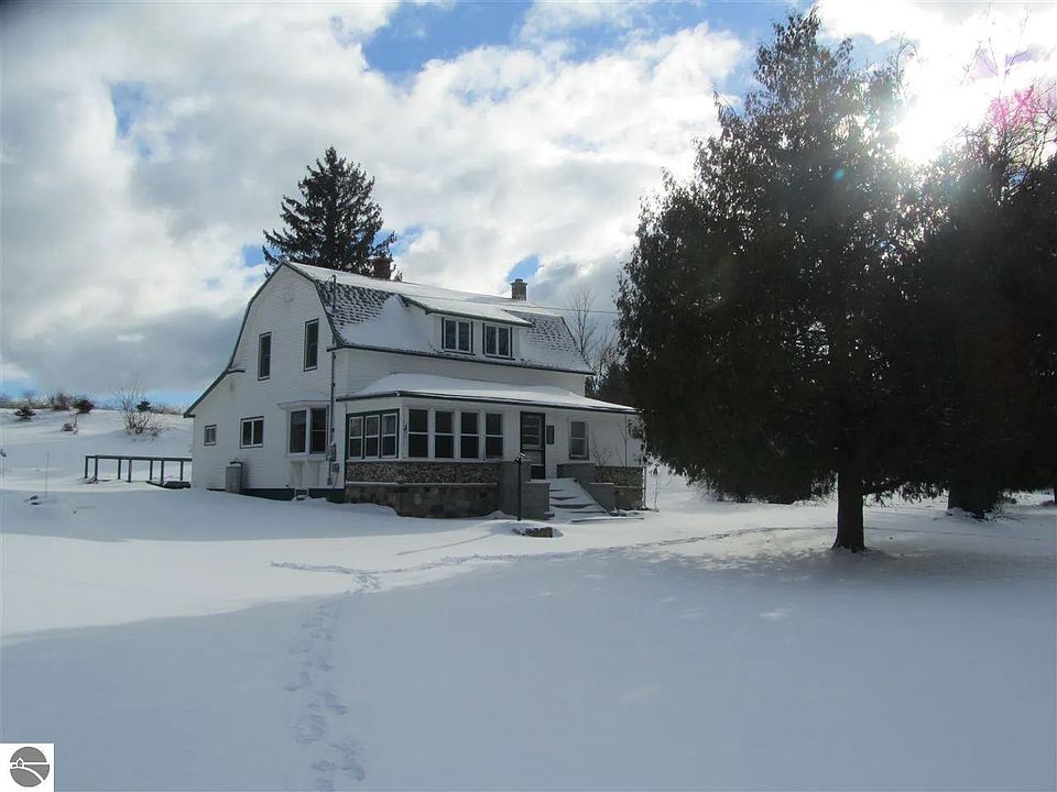 2nd image of 8935 Cherry Ave
