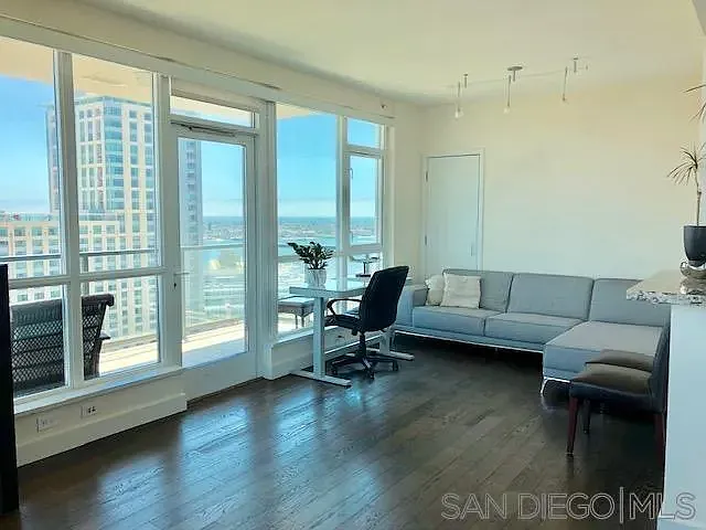 325 7th Ave #2102 — Photo 10