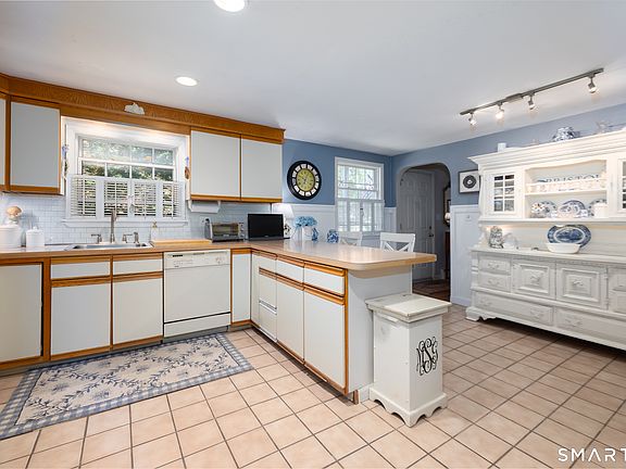 3rd image of 83 Glendale Drive