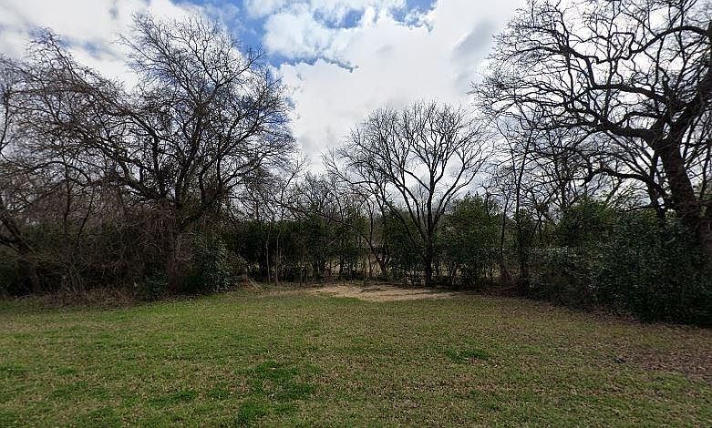 1st image of 3905 Woodside Dr