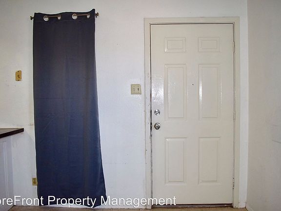 3rd image of 324 S San Eduardo Ave