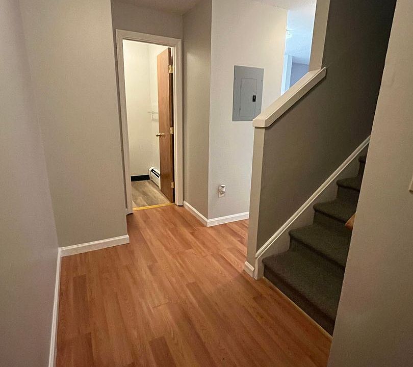 2nd image of 10 Grand St #8411338