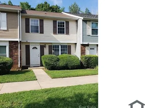 7527 Holly Grove Ct, Charlotte, NC 28227