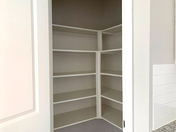 4th image of 144 Emma Dr
