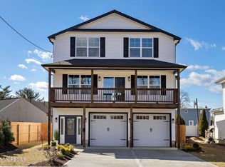 68 Railroad Ave, Middletown, NJ 07748