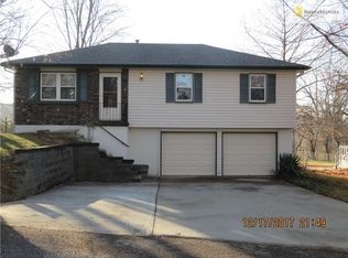 17003 NW 76th St, Parkville, MO 64152
