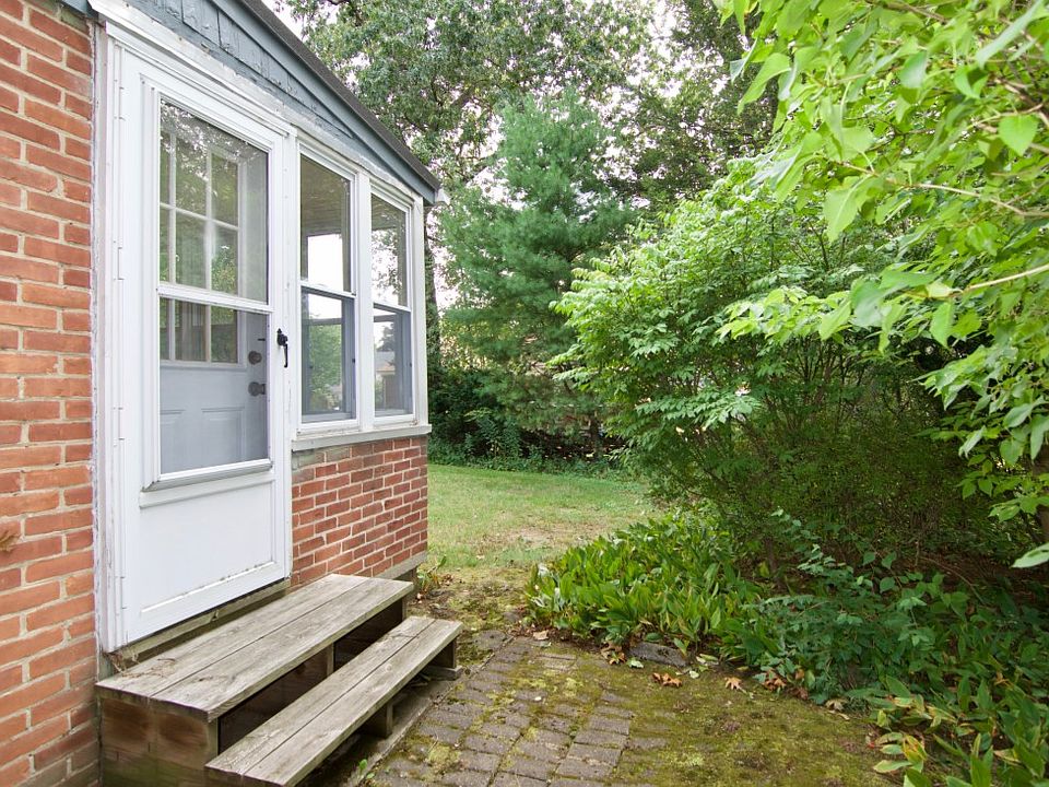 2nd image of 75 Macomber Ave