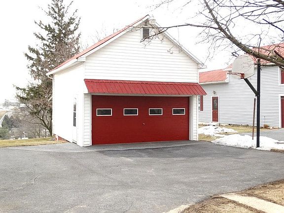 Detached Garage & Parking