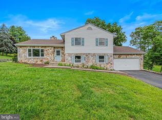 107 Spring Valley Dr, Berkeley Springs, WV 25411