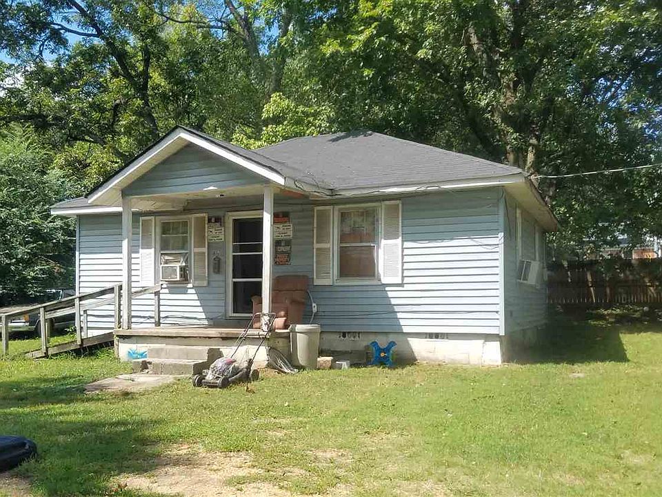 1st image of 817 Cobb Cir