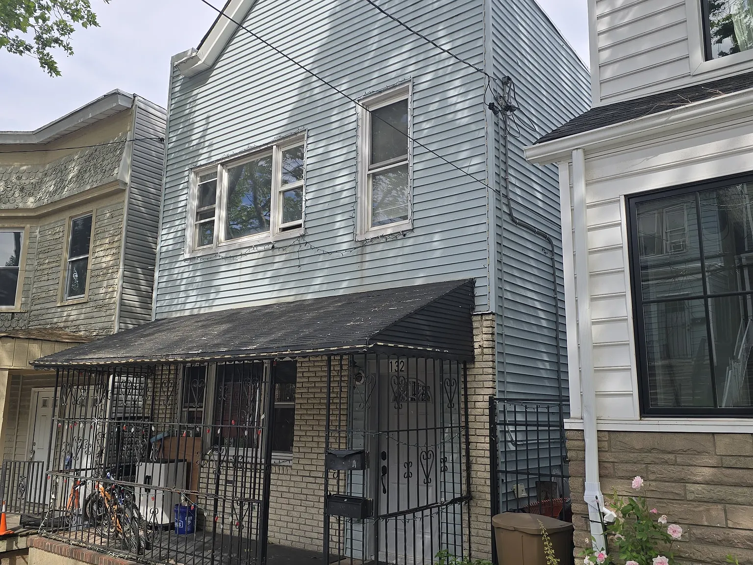 3 bed, 900 sqft, $2,500 — Photo 1