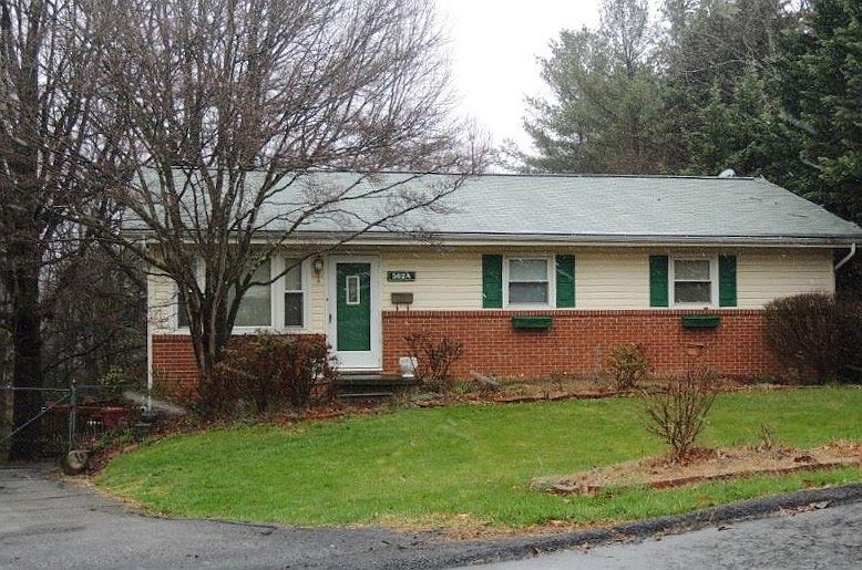 1st image of 502A Woodhaven Dr