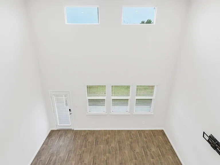 129 Briggs Ln — Photo 18