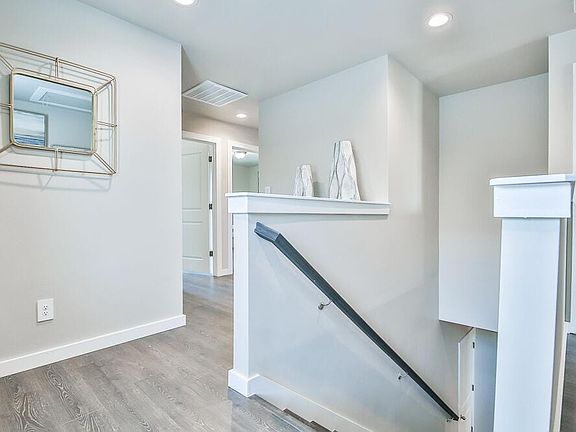 2nd image of 215 Brooke Blvd