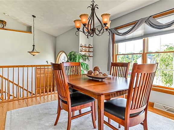 4th image of 323 Jaclyn Ct