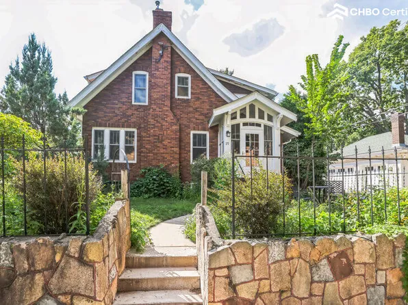 25 Milton St N, Saint Paul, MN 55104