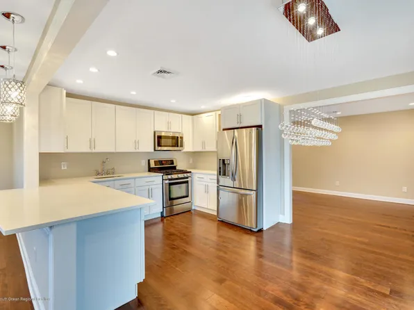 20 Hummel Dr, South Toms River, NJ 08757
