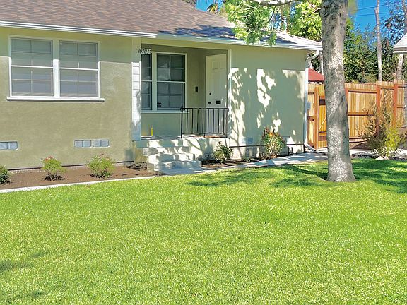This is the apartment that is for rent. Beyond it is the wood fence that encloses the private patio.