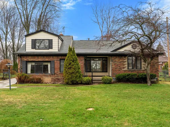 28413 Ruehle St, Saint Clair Shores, MI 48081