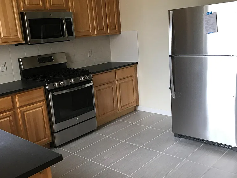 1228 W Master St — Photo 3