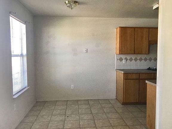 3rd image of 2812 Leroy Cir APT B