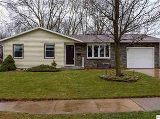 2285 Saint John Dr, Dubuque, IA 52002