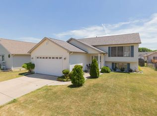 2011 12th St, Silvis, IL 61282