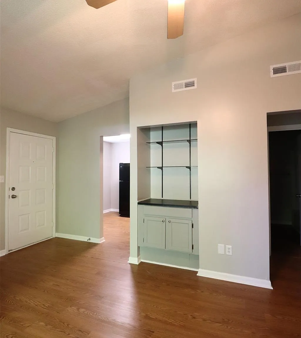 2 bed, 1.0 bath, 781 sqft, $1,400 — Photo 4