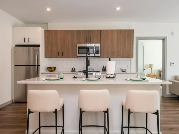 203 Lowell St #215, Wilmington, MA 01887