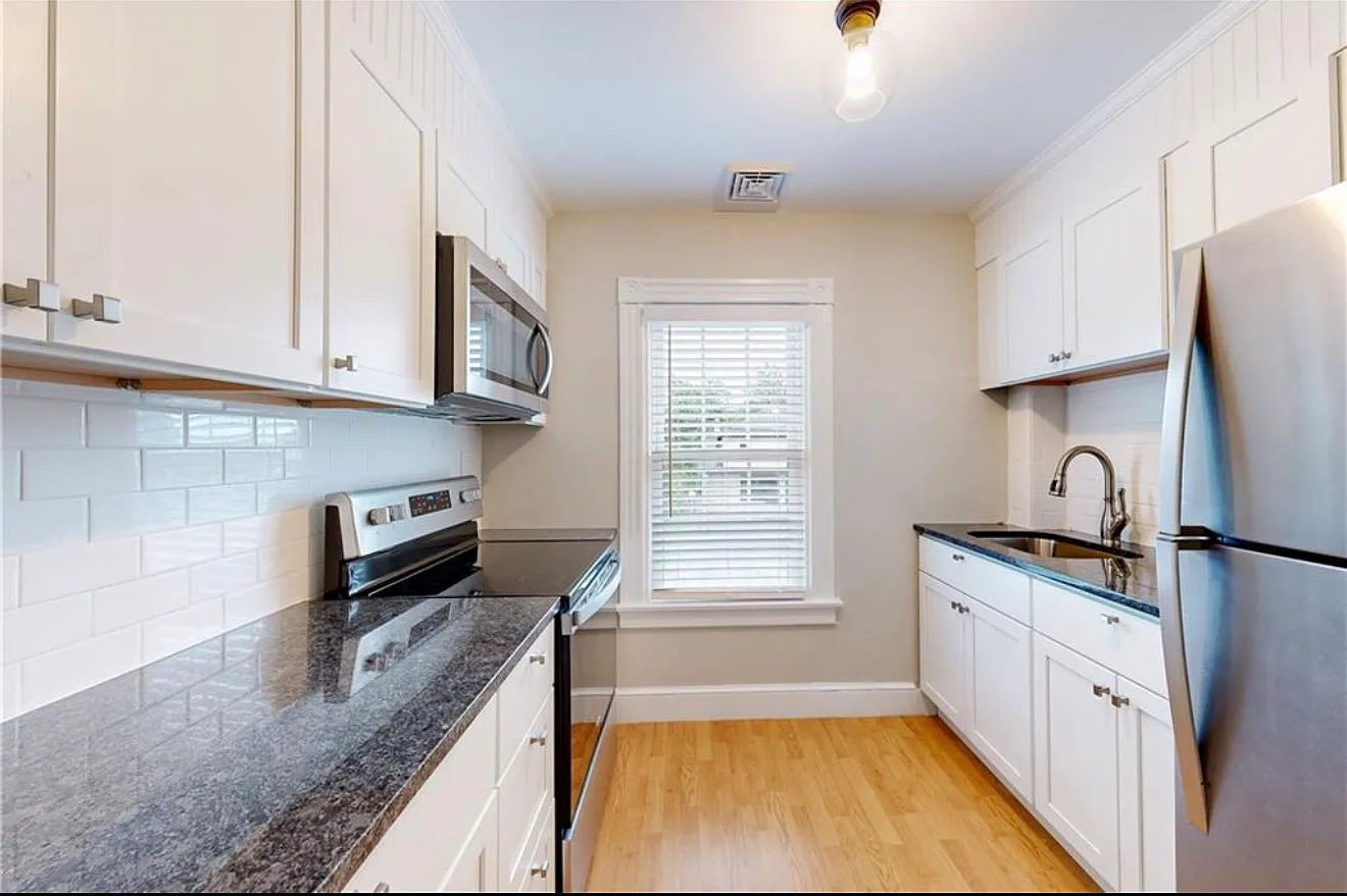 2 bed, 700 sqft, $3,000 — Photo 4