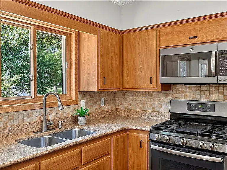 9983 Balmoral Ln — Photo 10