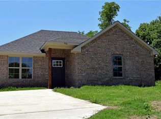906 W Johnson St, Denison, TX 75020