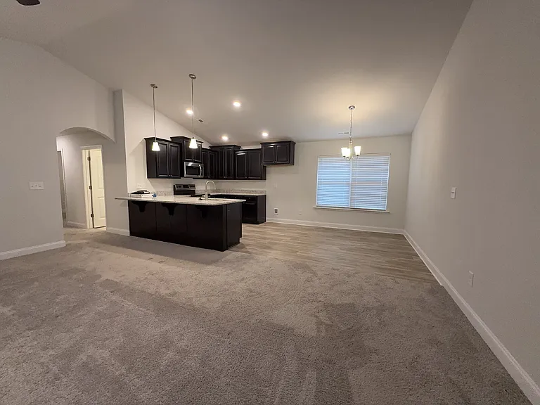 186 Tybee Dr — Photo 2