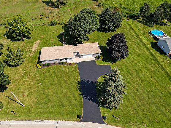 4th image of 37310 87th St