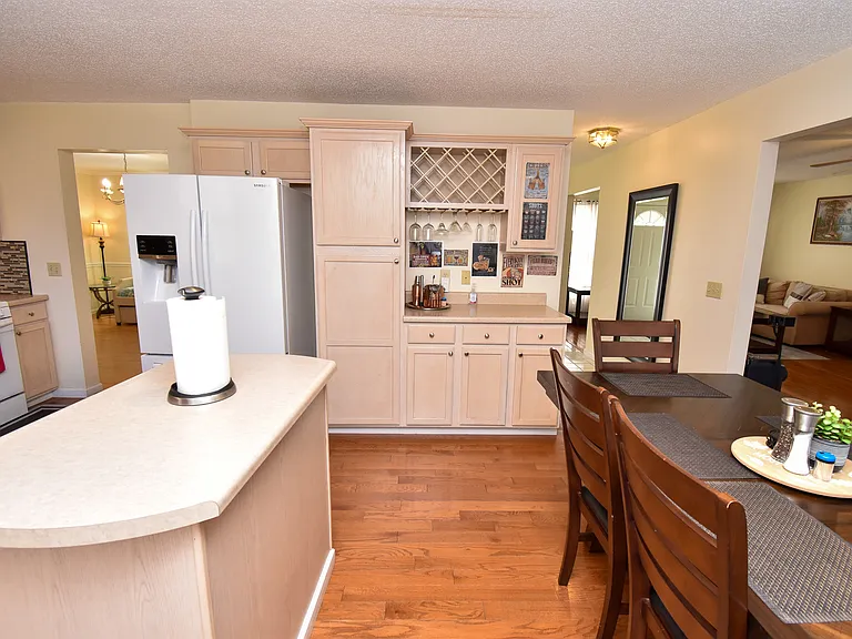 2570 Country Club Dr — Photo 18