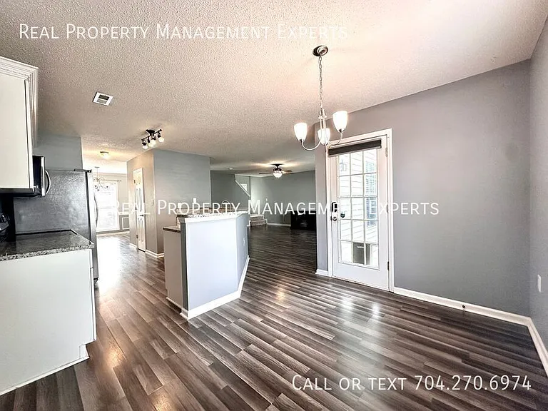 7603 Rolling Meadows Ln — Photo 8