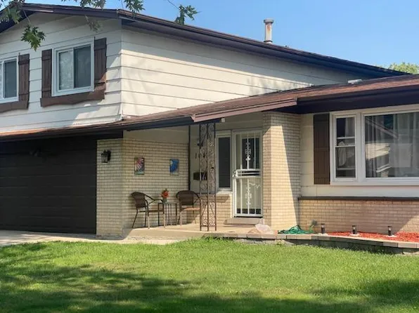 1043 W Wisconsin St, Glenwood, IL 60425